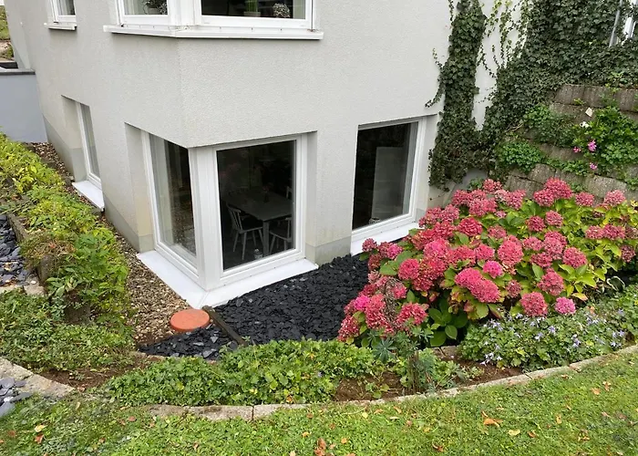 Sleek & Modern Exterior-Entrance Apartment In Nuremberg Suburb