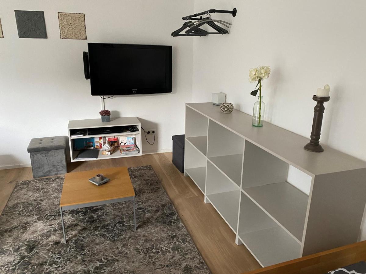 Sleek & Modern Exterior-entrance In Nuremberg Suburb Apartment Heroldsberg